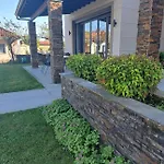 Golden Eagle House Holiday home *