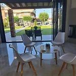 Holiday home Golden Eagle House *