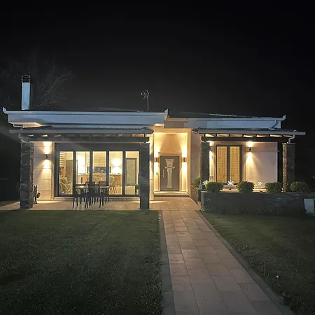 Holiday home Golden Eagle House *