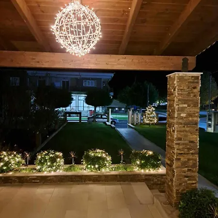 Holiday home Golden Eagle House
